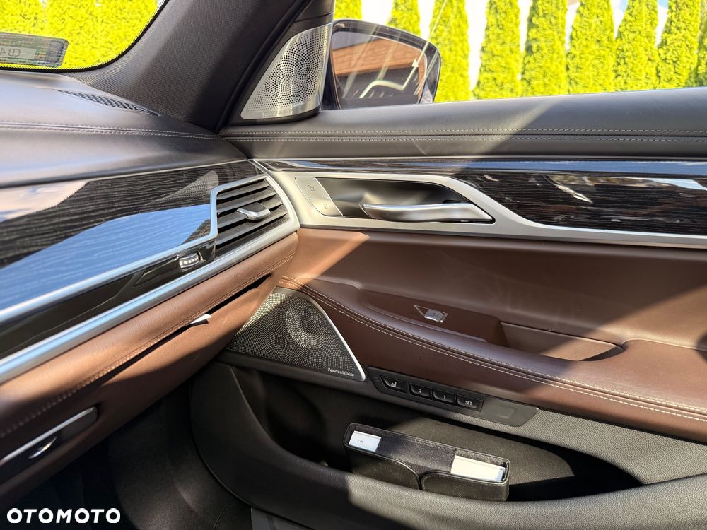 BMW Seria 7 750Li - 34