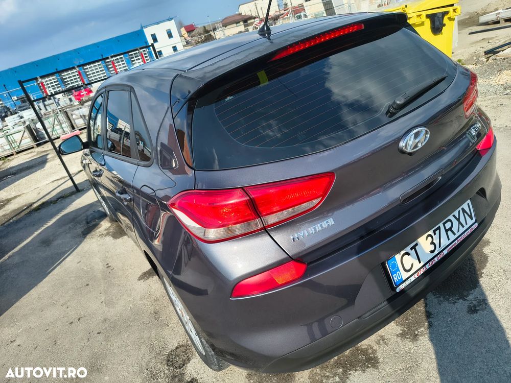 Hyundai i30 1.4 100CP 5DR M/T Classic - 2