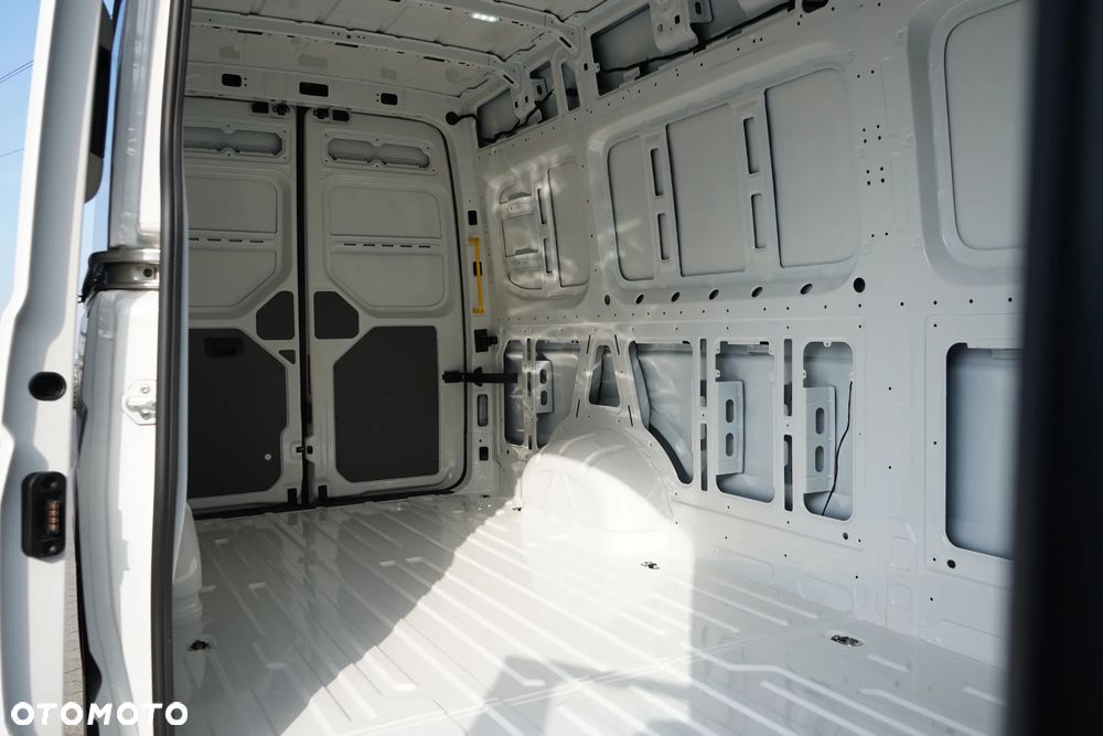 Volkswagen Crafter 35 - 12