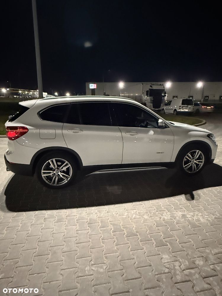 BMW X1 xDrive20i xLine sport - 15