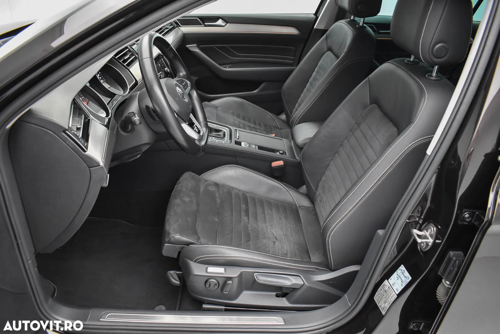 Volkswagen Passat 2.0 TDI DSG 4Motion R Executive - 11