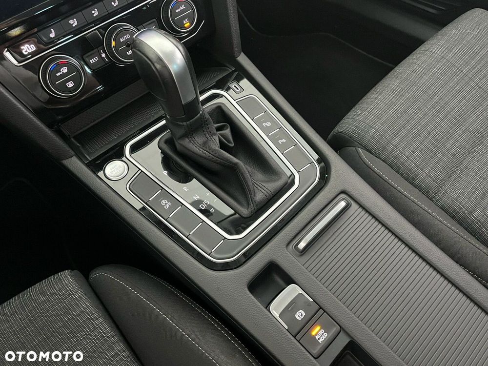 Volkswagen Passat Variant 2.0 TSI Business DSG - 35