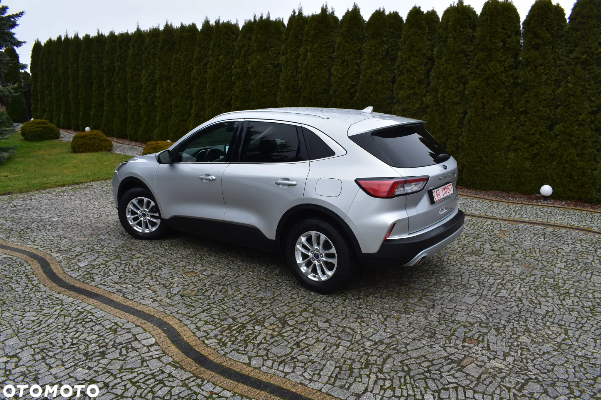 Ford Kuga 2.0 TDCi 2x4 Titanium - 3