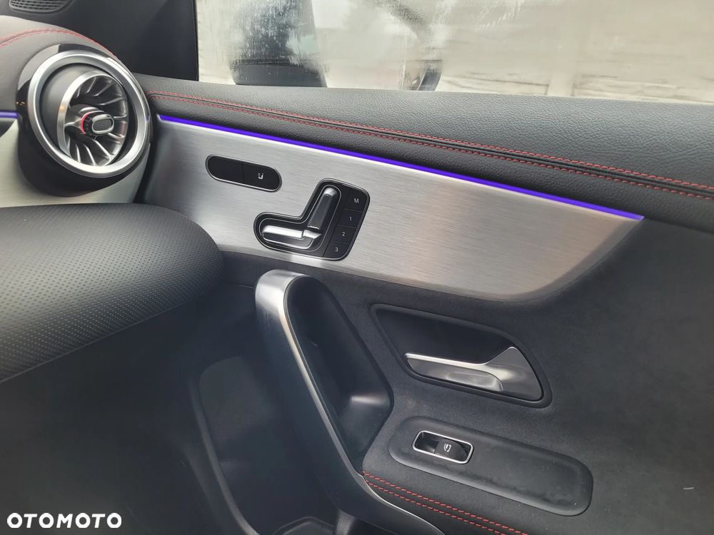 Mercedes-Benz CLA - 16