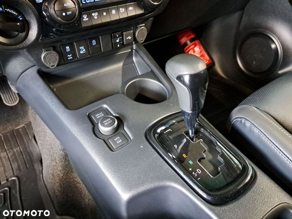 Toyota Hilux - 30