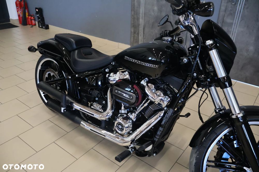 Harley-Davidson Softail Breakout - 16