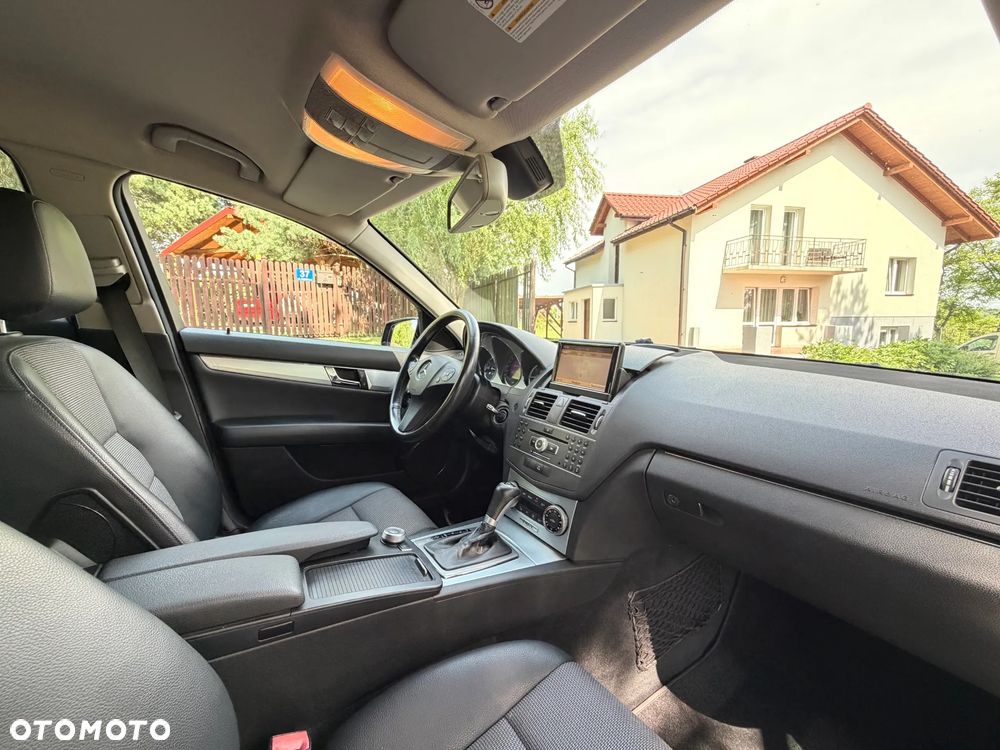 Mercedes-Benz Klasa C 250 CDI DPF 4Matic 7G-TRONIC BlueEFFICIENCY Avantgarde - 26