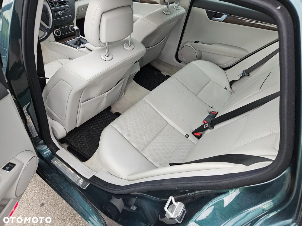 Mercedes-Benz Klasa C 220 CDI Elegance - 12