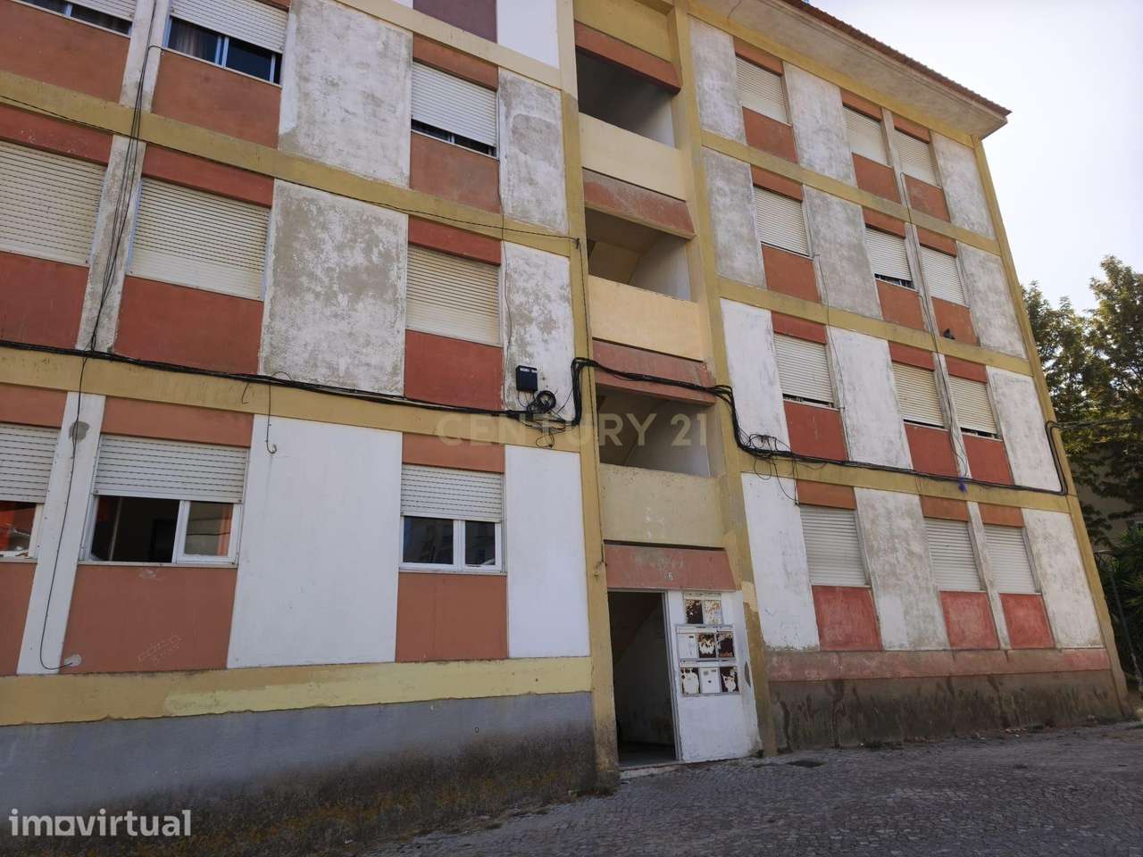 Apartamento T4 no Laranjeiro com 73 m² para remodelação - Grande imagem: 3/19