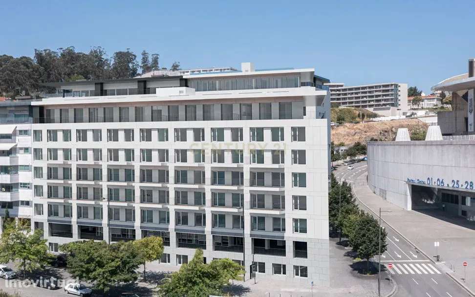 T2 nas Antas em Condomínio Privado com Varanda! - Grande imagem: 2/23