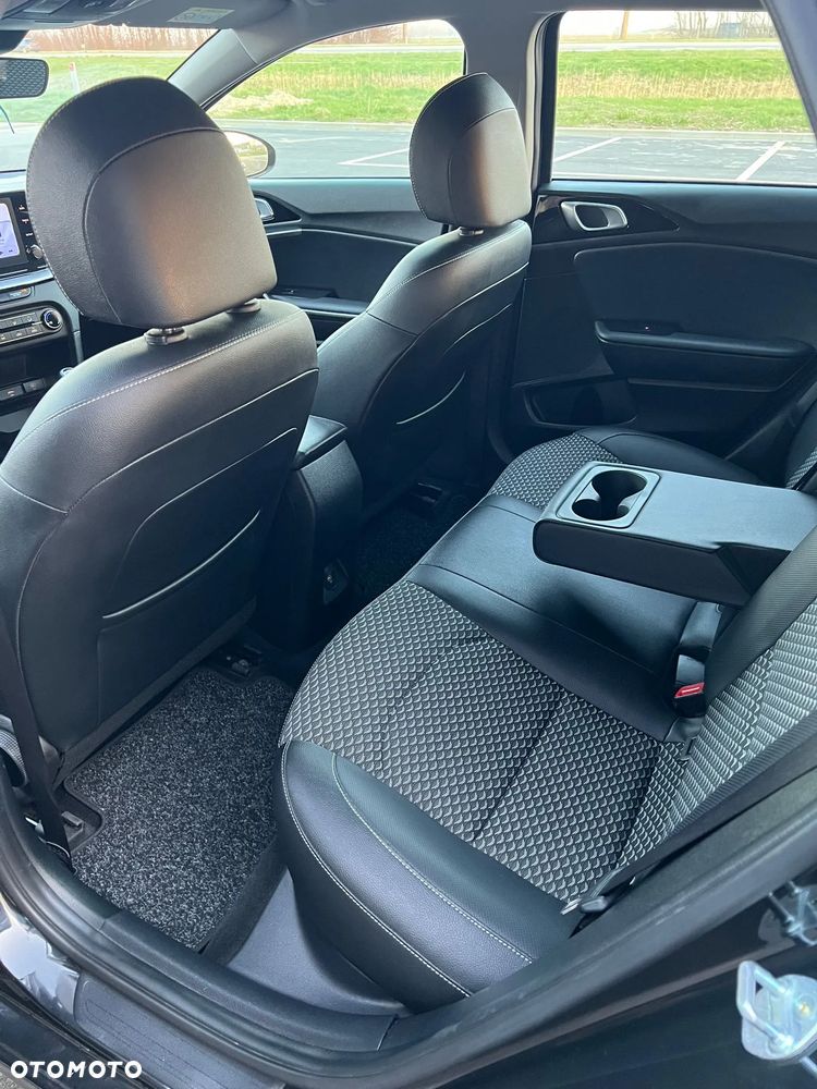 Kia Ceed 1.6 CRDi mHEV M - 19