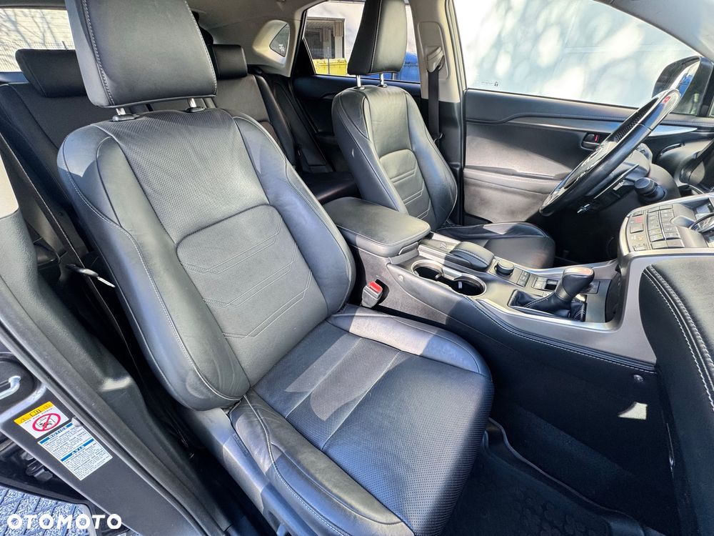 Lexus NX 200t Elite AWD - 37