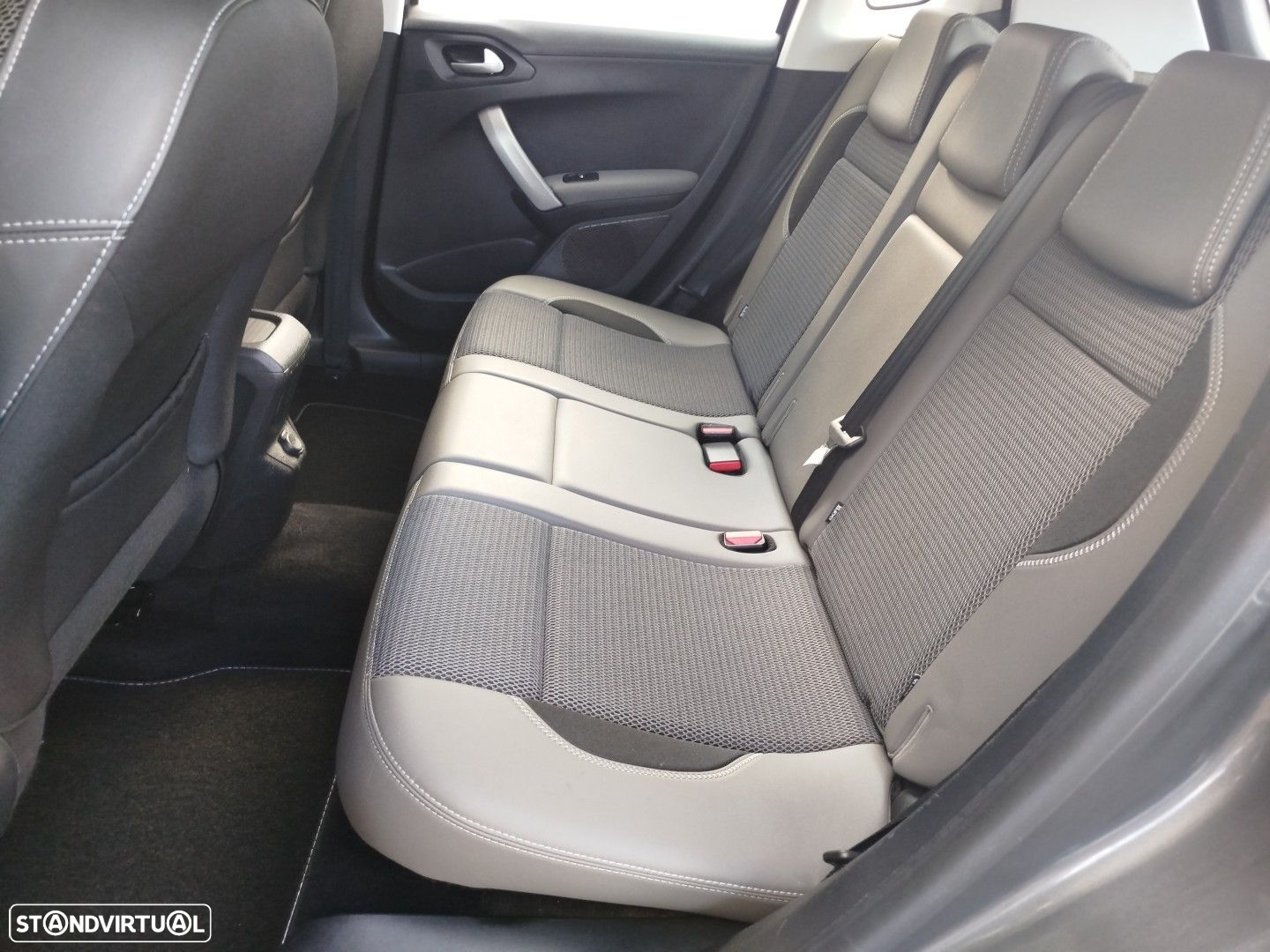 Peugeot 2008 1.2 PureTech Allure EAT6 - 24