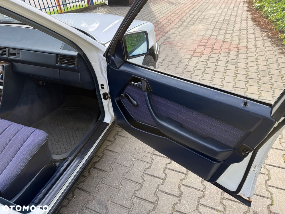 Mercedes-Benz W124 (1984-1993) - 16