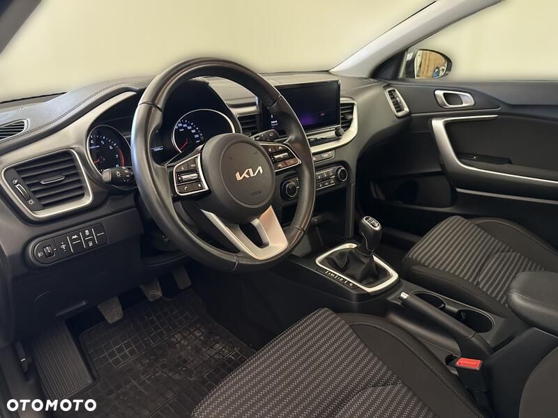 Kia Ceed 1.5 T-GDI M - 10