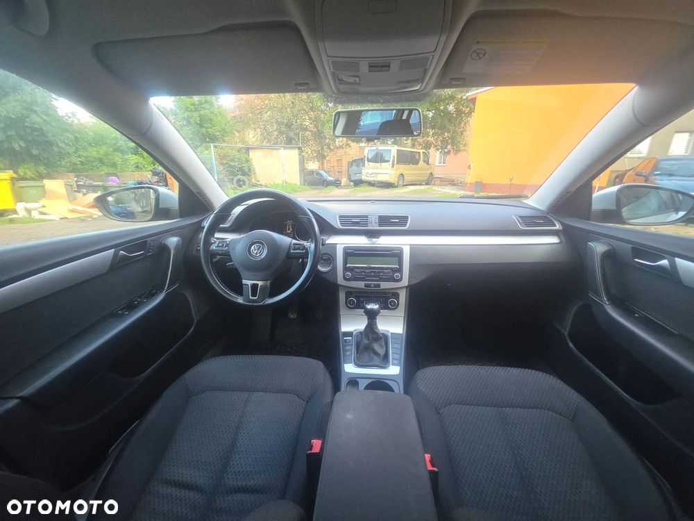 Volkswagen Passat 2.0 TDI DPF BlueMotion Technology Comfortline - 8