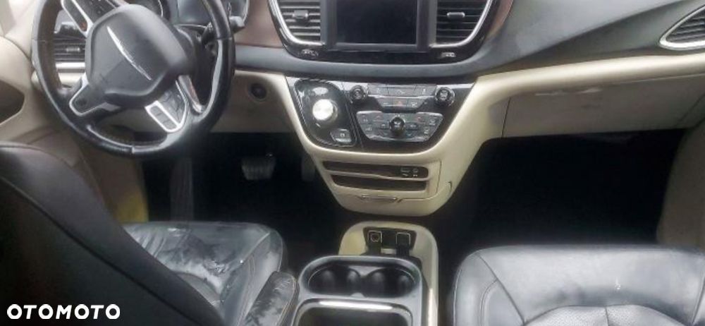 Chrysler Pacifica - 3