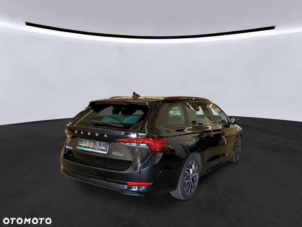 Skoda Octavia 2023 photo 3