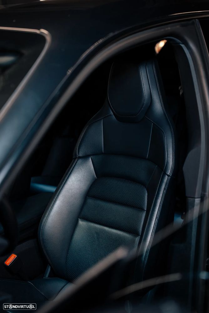 Porsche Taycan Sport Turismo - 16