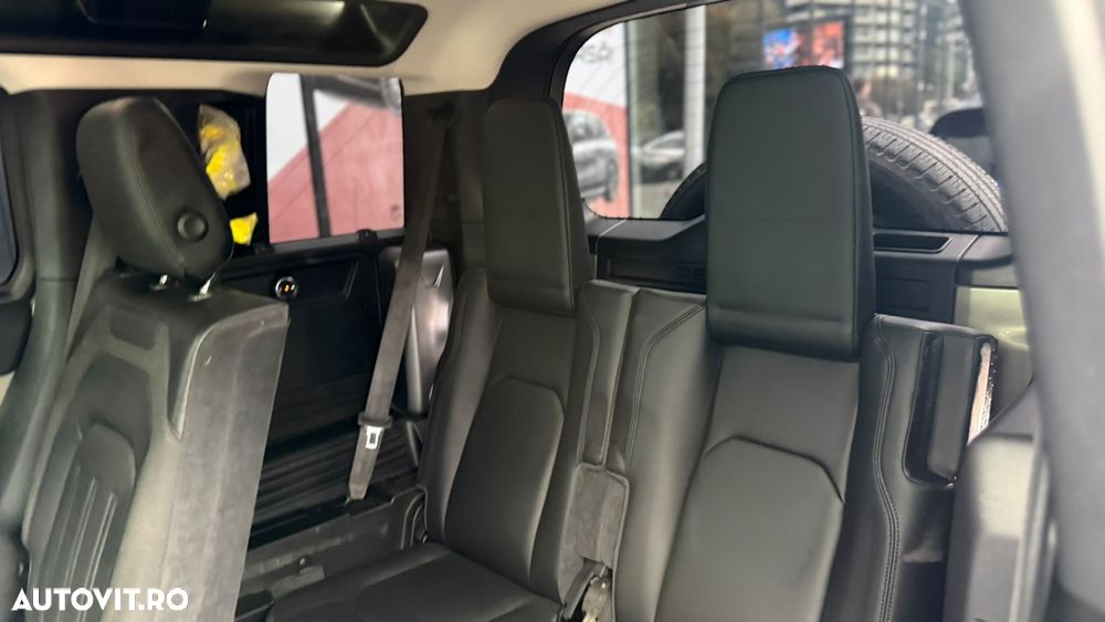 Land Rover Defender 110 2.0L D240 SE - 17