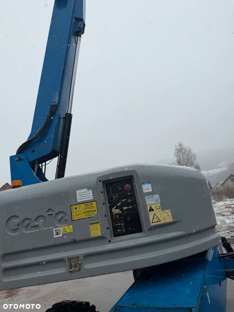 Genie S-45 Zwyżka Podnośnik Teleskopowy terenowy 4x4 wysokość 16 m Silnik DEUTZ. Maszyna jak Nowa z Urzędu Norweskiego Komuny! 2016 rok. Spalinowo- elektryczna Zadbana. Zero luzów wycieków! Okazja! 2 x Sterowanie maszyną góra i dół. Przetwornica gniazdo 220 volt. Poziomowanie oraz obrót kosza! OKAZJA. Aktualna Dekra Do 2027 roku !!! - 17