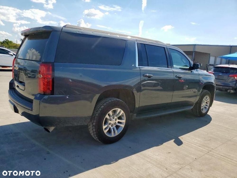 Chevrolet Suburban - 5