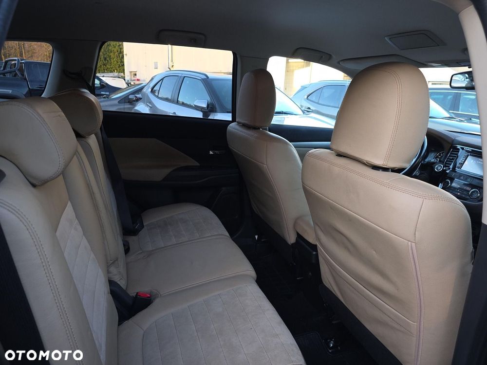 Mitsubishi Outlander - 7