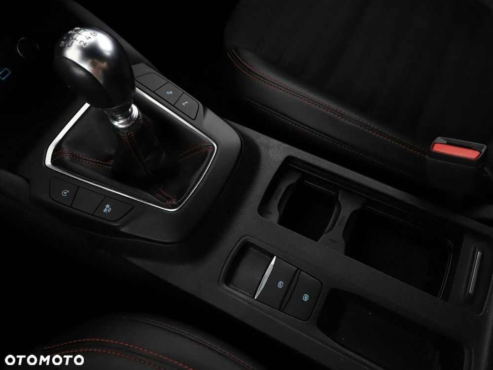 Ford Kuga 1.5 EcoBoost ST-LINE X - 31