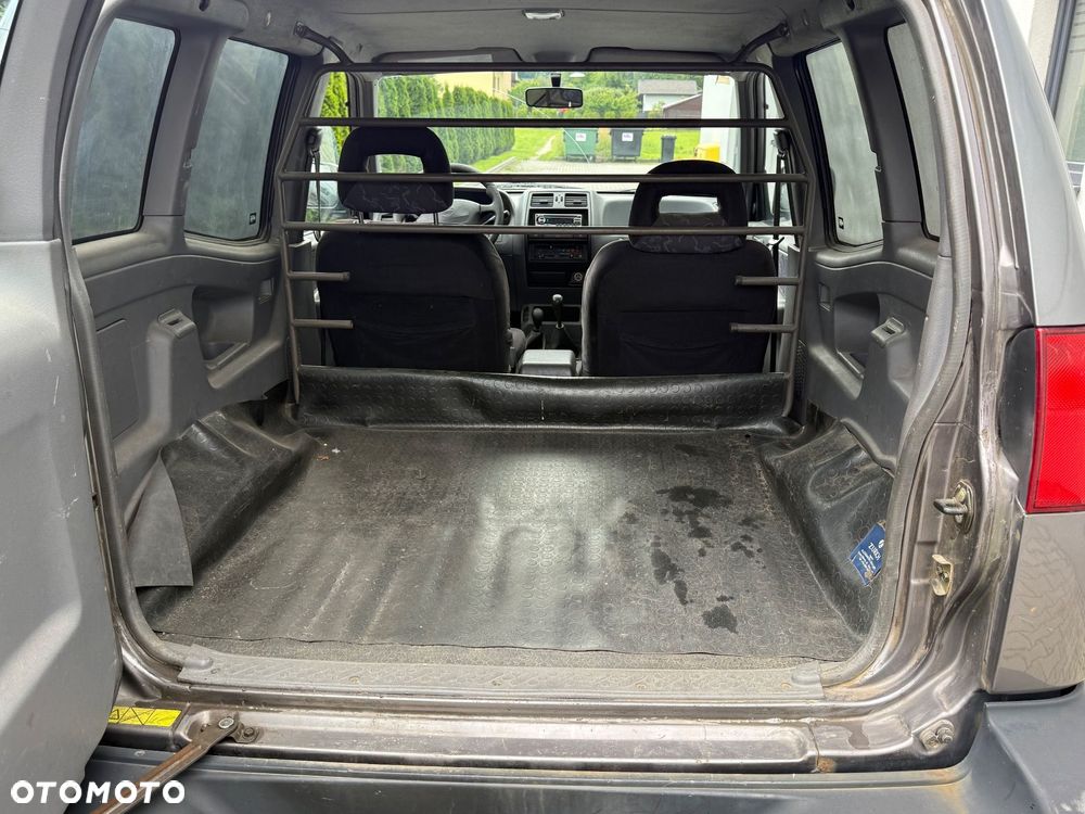 Nissan Terrano 2.7 TDi Sport - 7