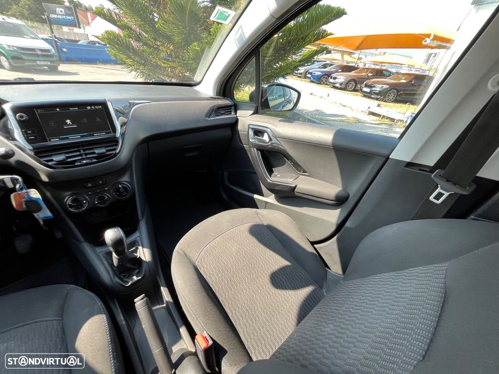Peugeot 208 1.2 PureTech Signature - 42