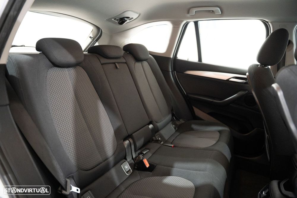 BMW X1 25 e xDrive Corporate Edition - 16