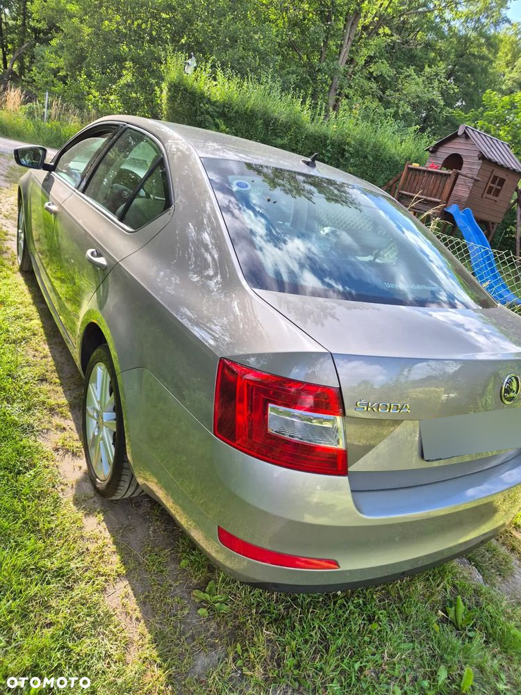 Skoda Octavia 2.0 TDI Edition DSG - 6