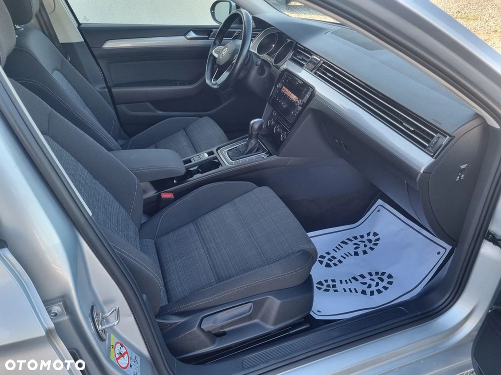 Volkswagen Passat - 11