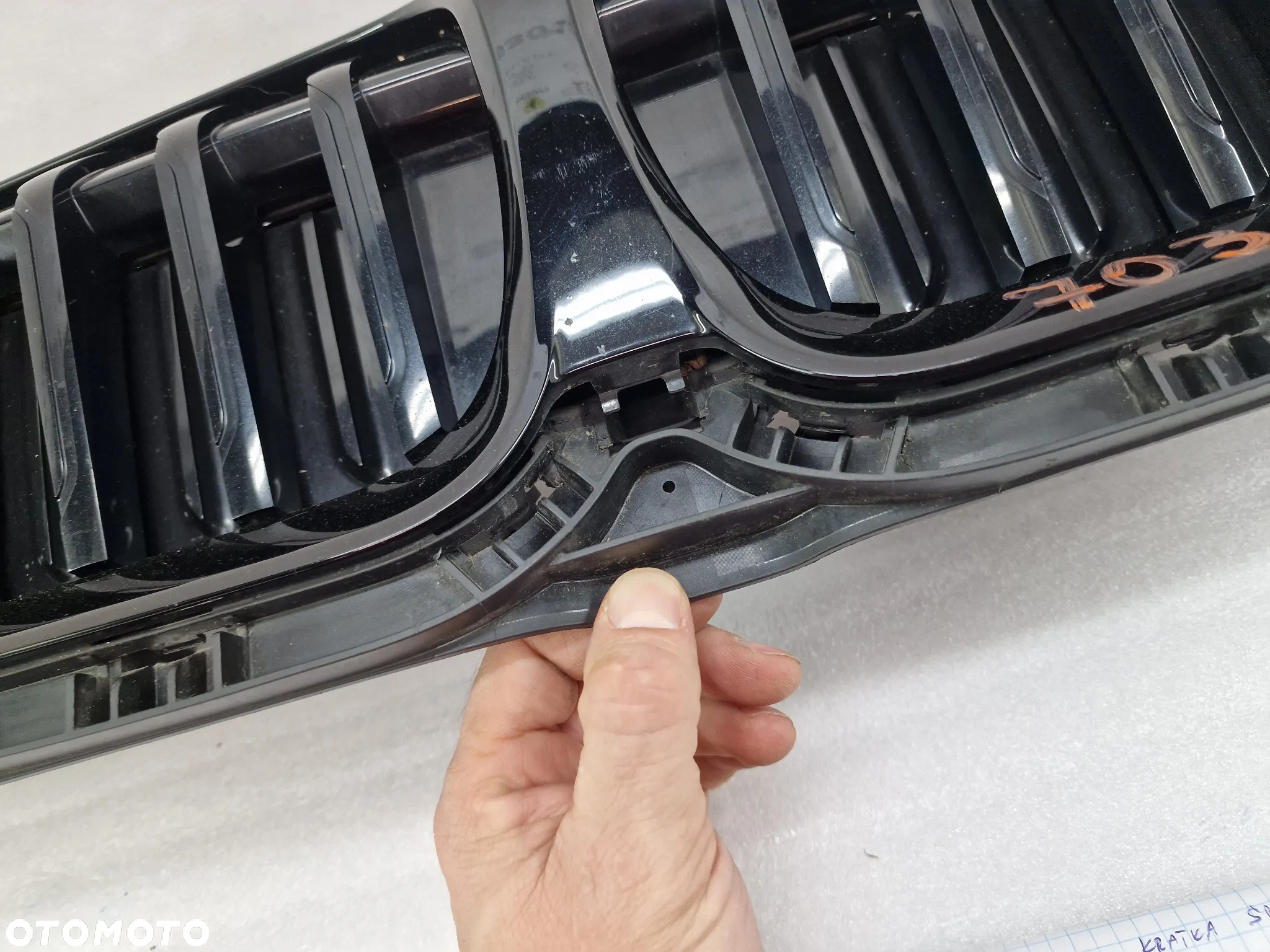 BMW G20 / G21 / G28 ATRAPA / GRILL ZDERZAKA PRZEDNIEGO PRZÓD + ŻALUZJA CZARNA W POŁYSKU , NR 187156-10 18715610 / 5A22C60 , NR AUKCJI GL703 - 10
