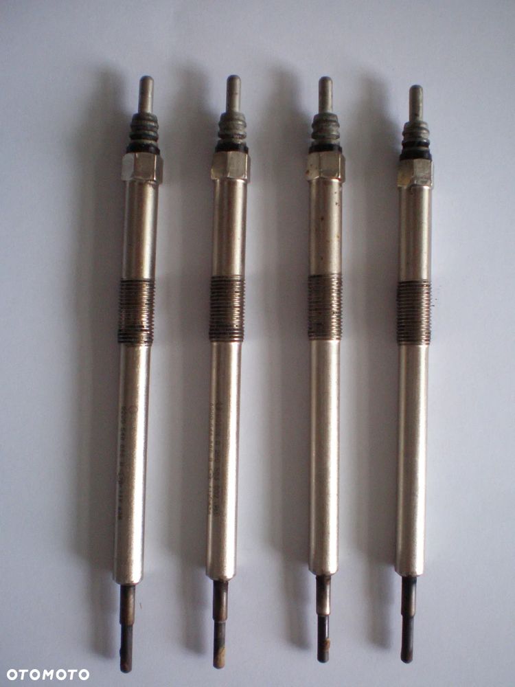 Świece żarowe Opel Vivaro 2.0 CDTI 8200546885 11V - 1