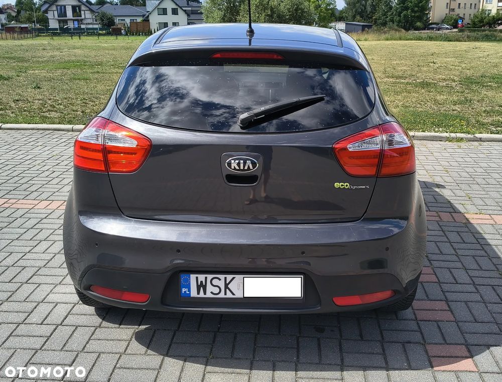 Kia Rio 1.2 L - 6