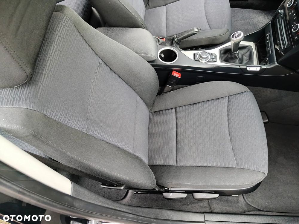 BMW X1 sDrive16d Sport Line - 18