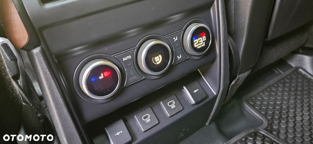 Land Rover Defender 110 P400e X-Dynamic SE - 24