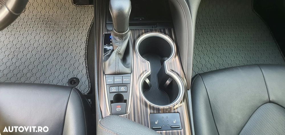 Toyota Camry 2.5 Exclusive - 24
