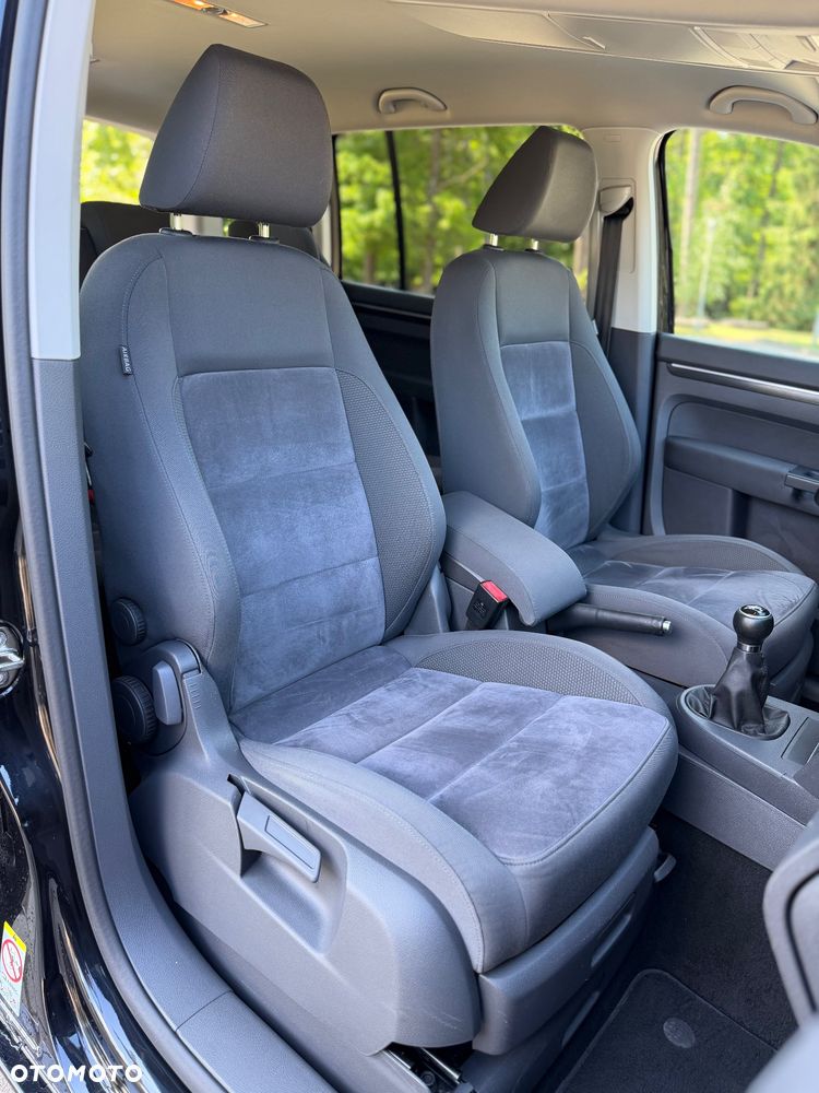 Volkswagen Touran 2.0 TDI Highline - 23