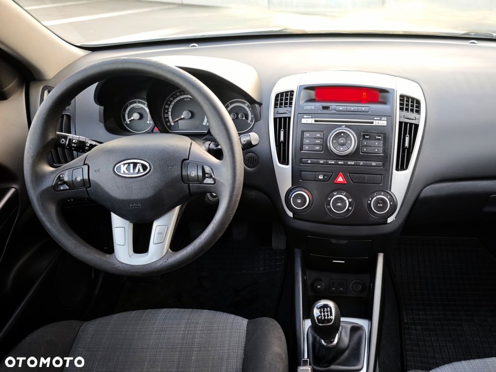 Kia Ceed - 23