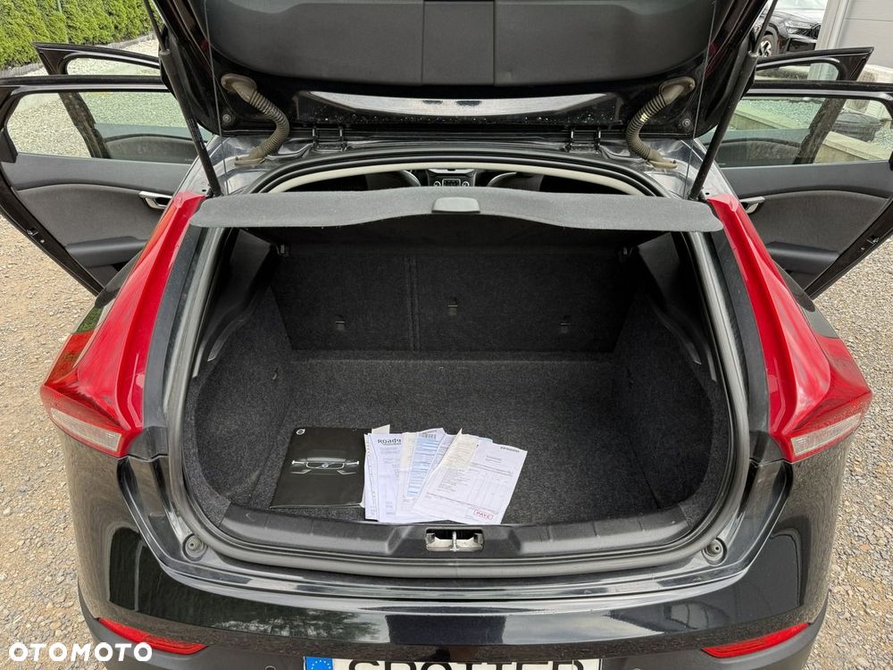 Volvo V40 Cross Country - 16