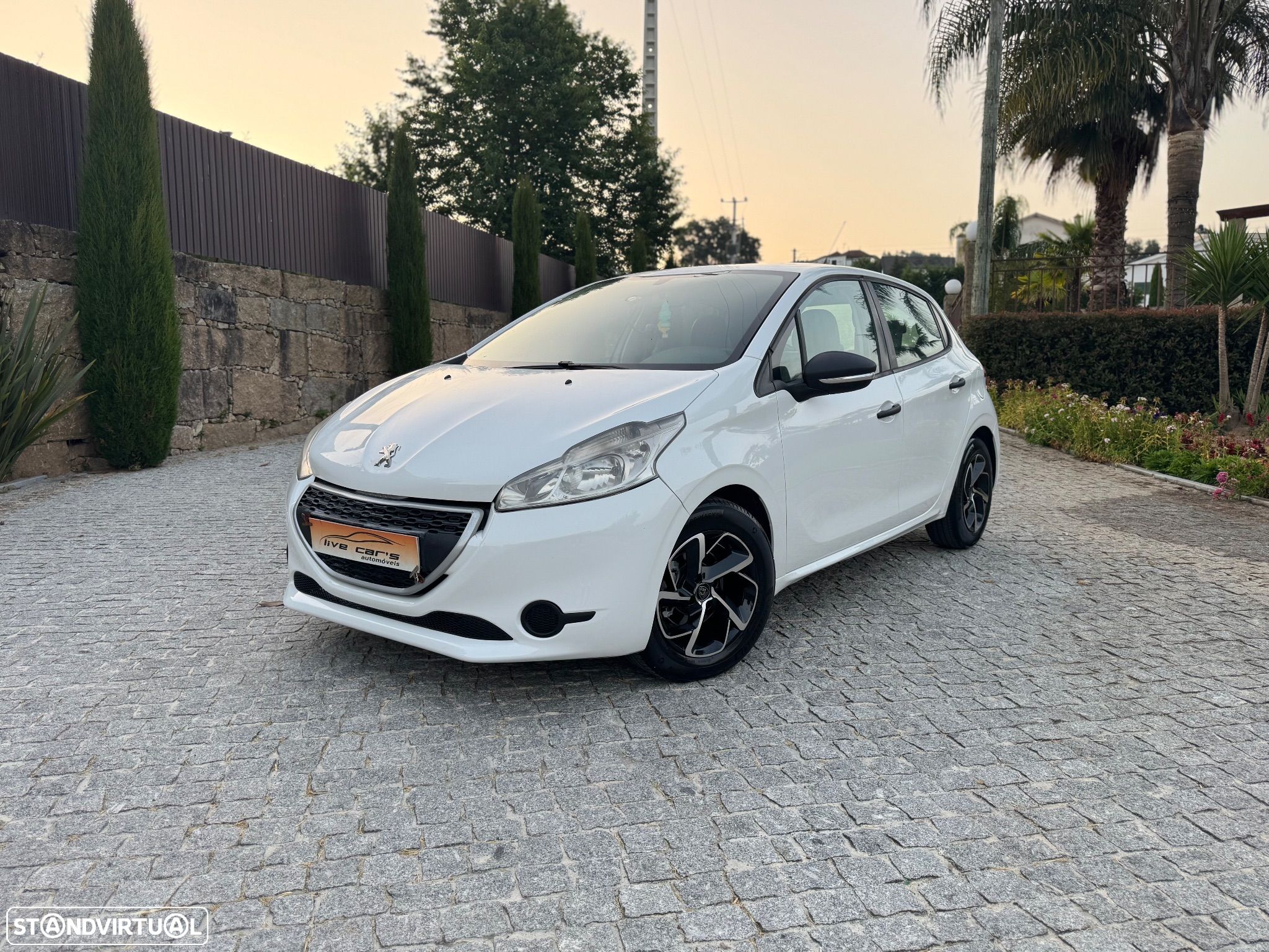 Peugeot 208 1.4 HDi Allure - 1