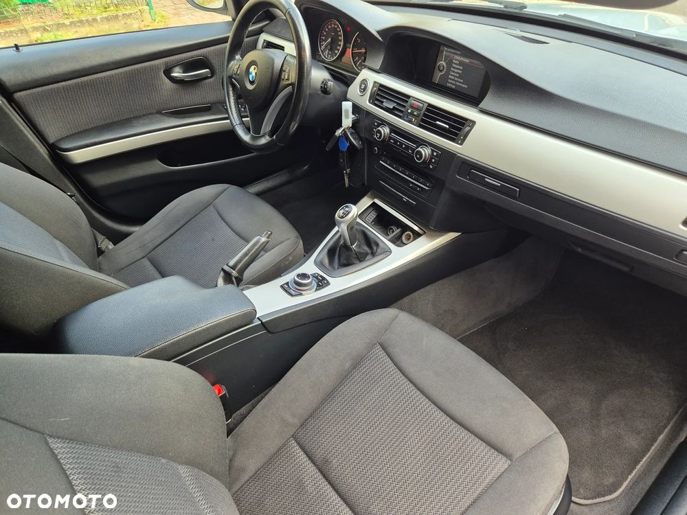 BMW Seria 3 320i - 16
