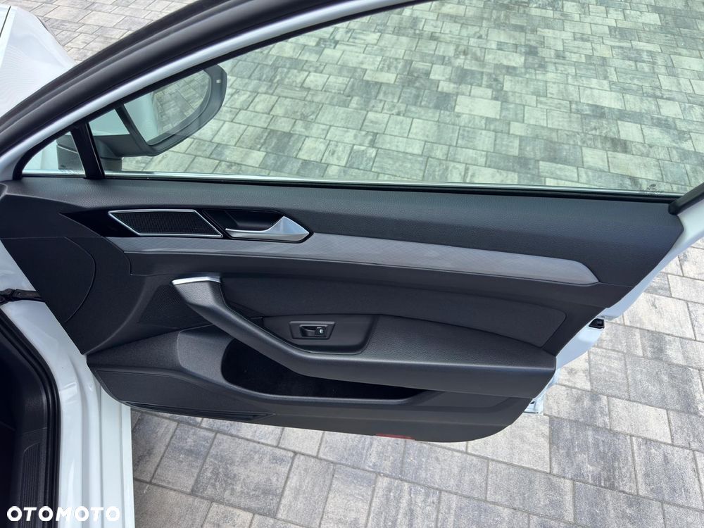Volkswagen Passat Variant 2.0 TSI Business DSG - 15