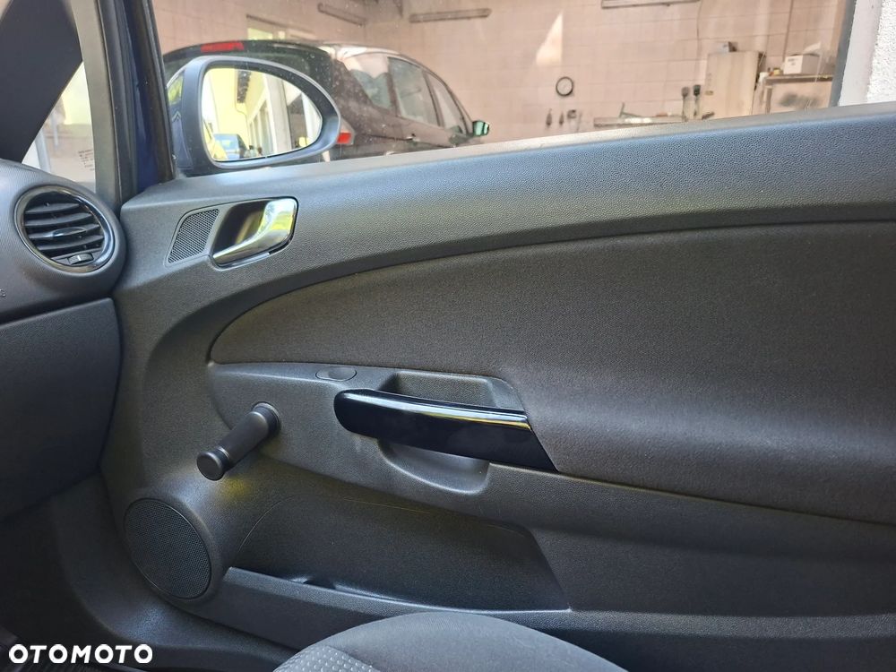 Opel Corsa 1.2 Cosmo - 27