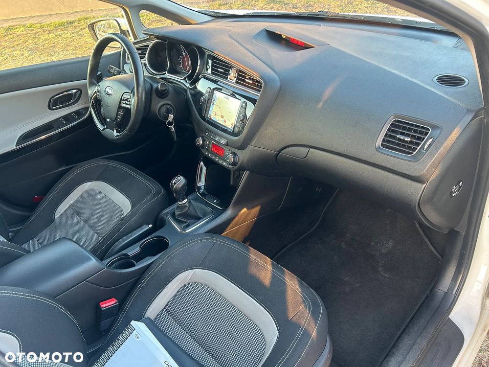 Kia Ceed 1.6 CRDi 136 ISG Platinum Edition - 27