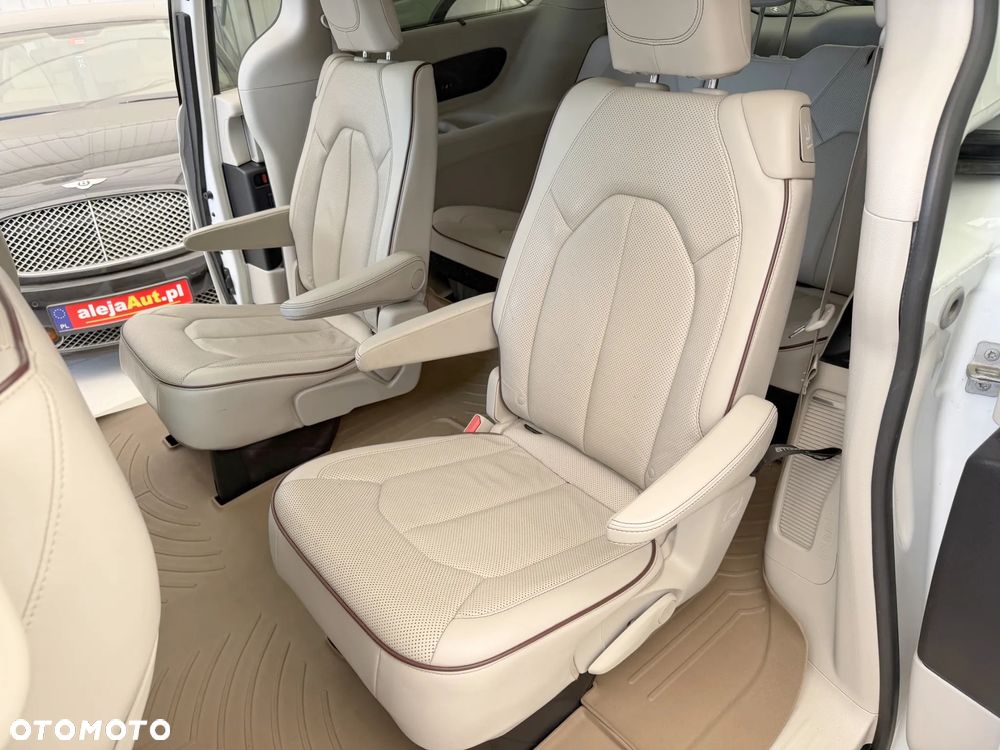 Chrysler Pacifica - 8