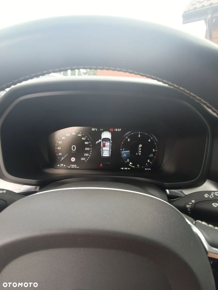 Volvo V60 D4 Geartronic R-Design - 28
