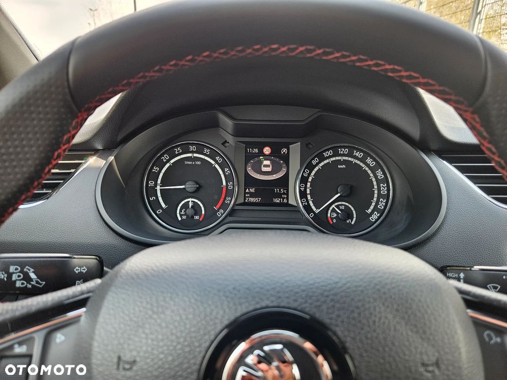 Skoda Octavia 2.0 TDI RS - 32